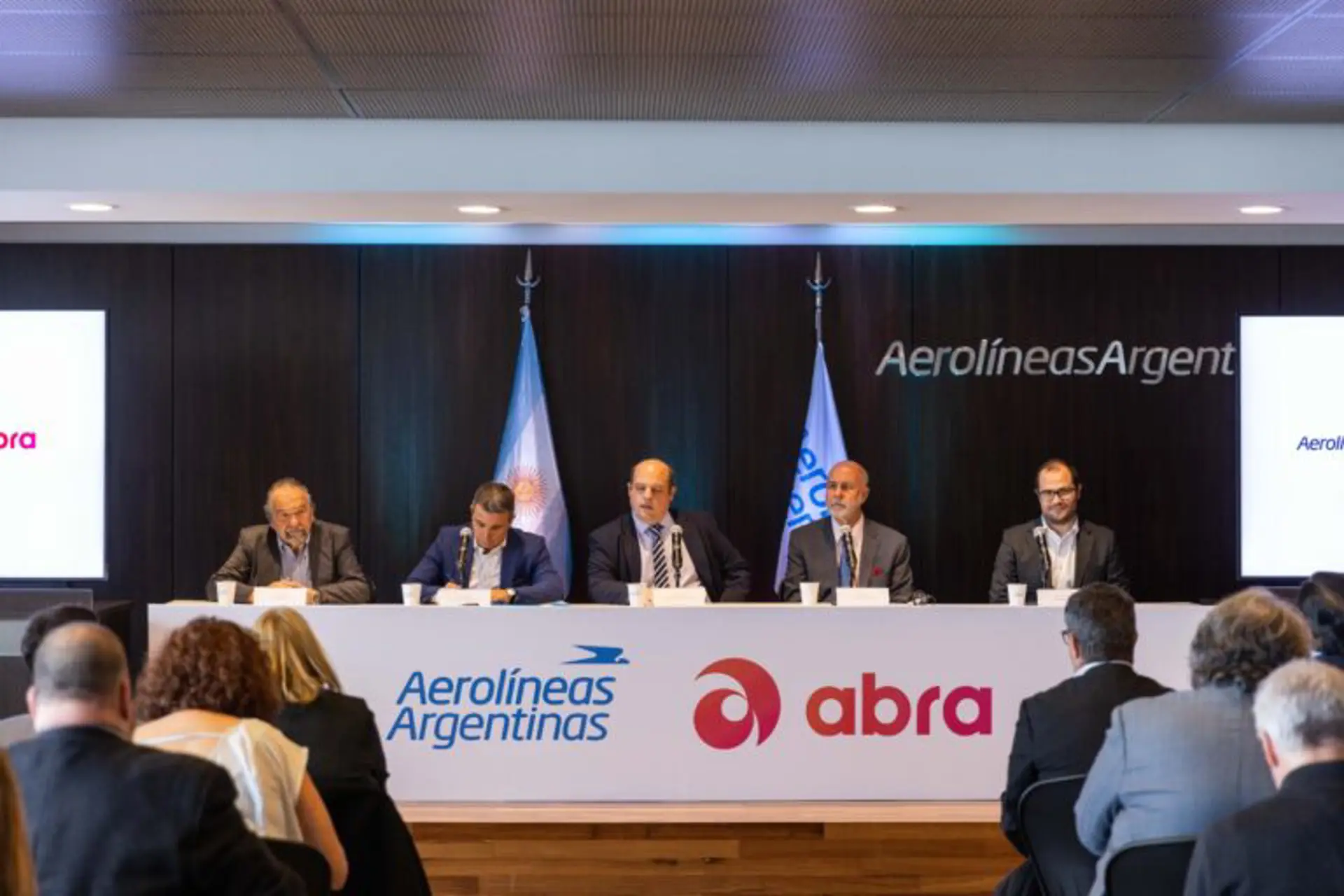 Aerolineas Argentinas entra en el Grupo Abra junta a Avianca y Gol