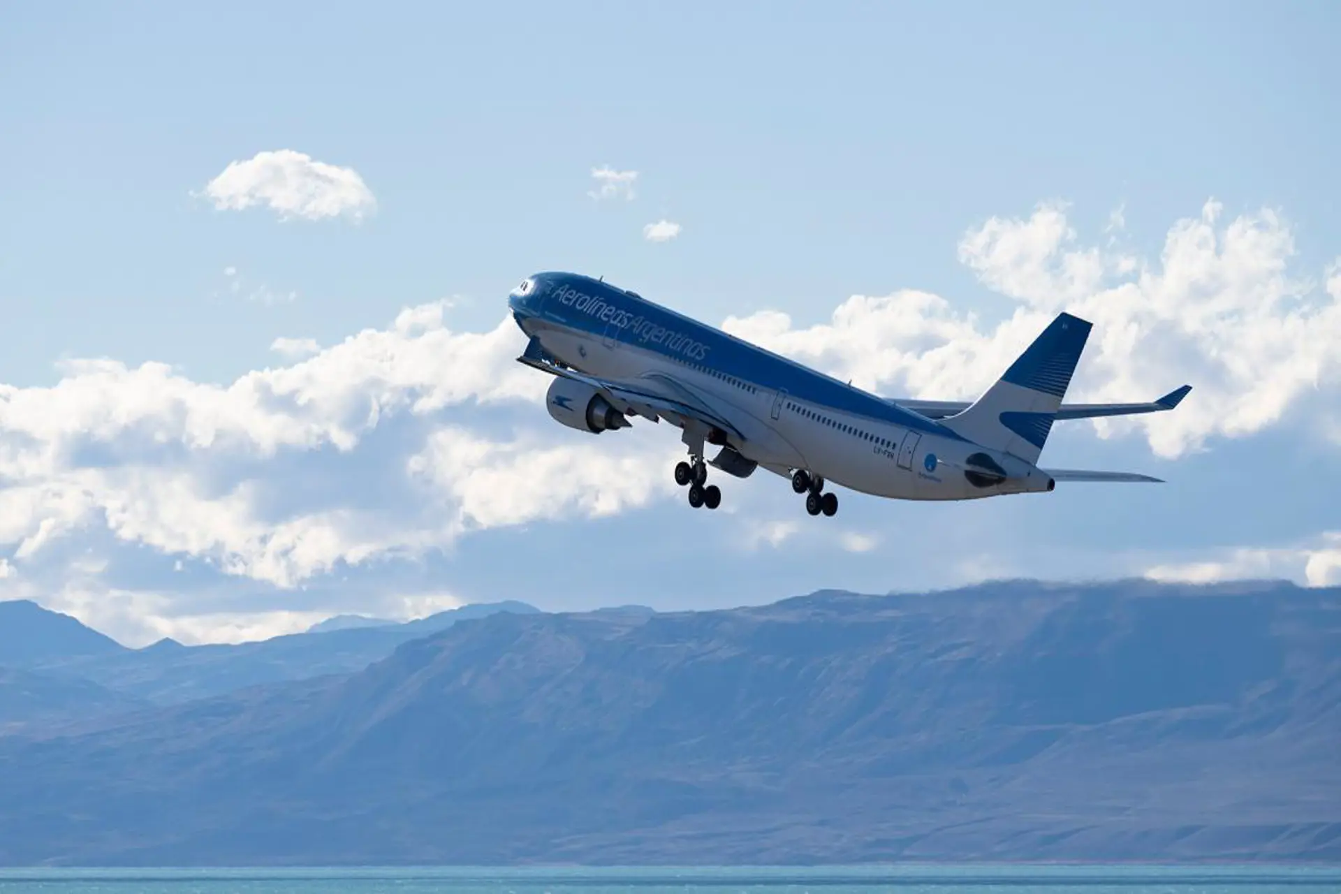 Noviembre tuvo mas de 2,6 millones de viajeros en avión en Argentina
