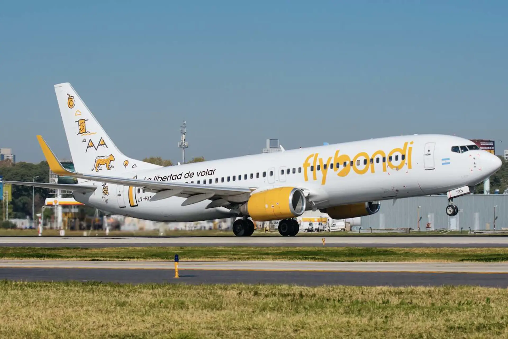 Flybondi extiende hasta Abril sus vuelos a Mar del Plata