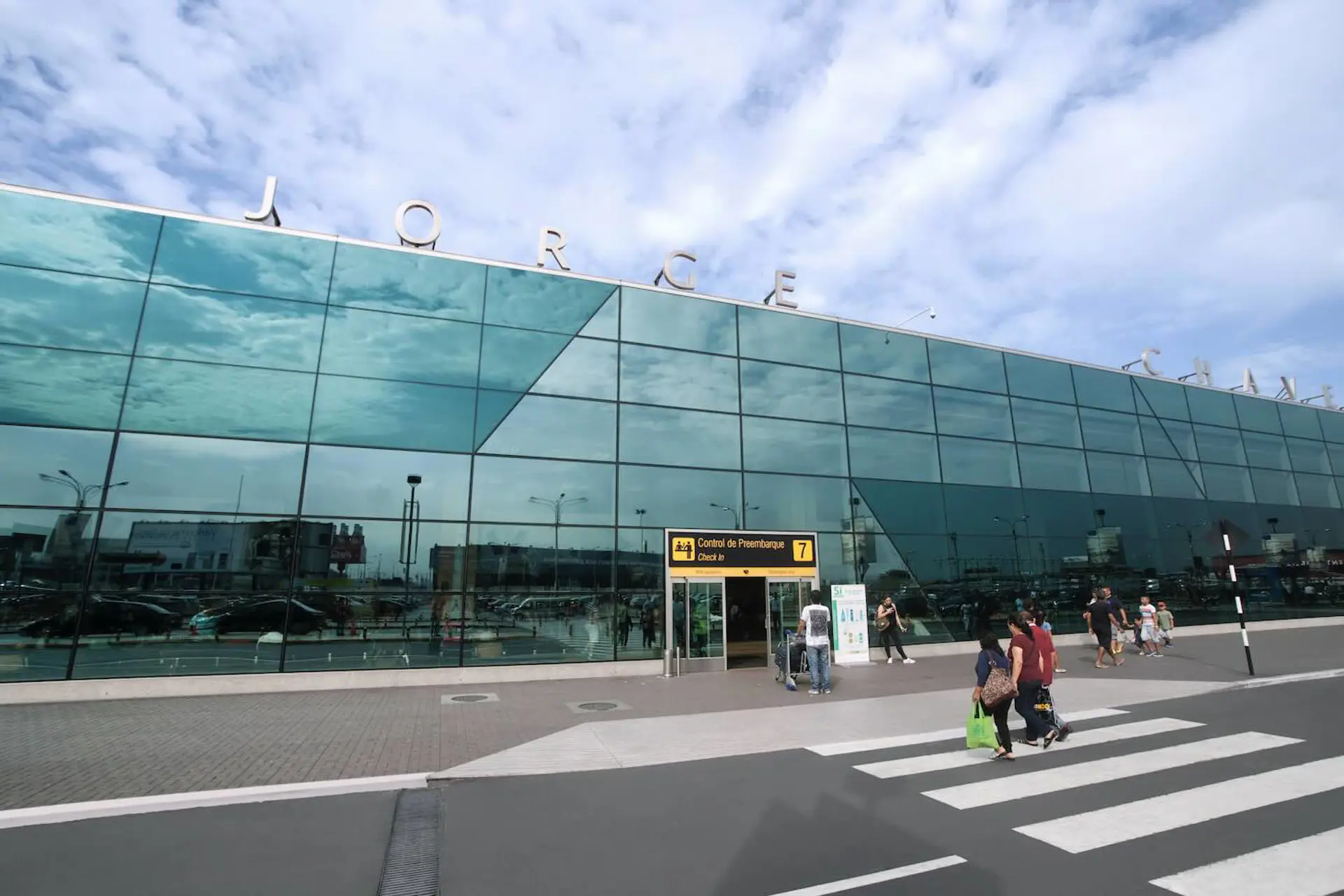 Nueva terminal del AIJCH: reclaman transparencia y coordinación 