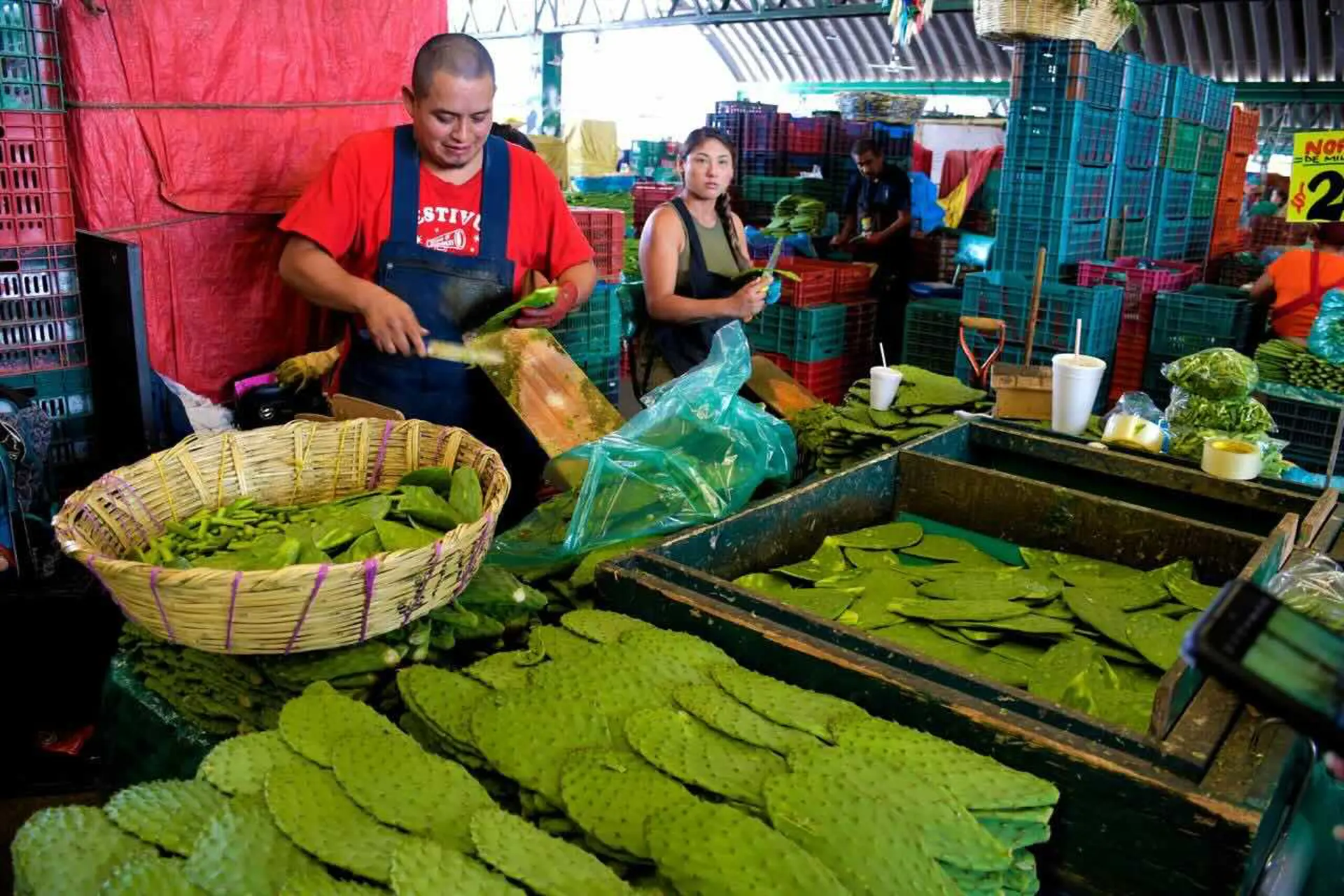 Los mercados son símbolo de la identidad y tradiciones de México 