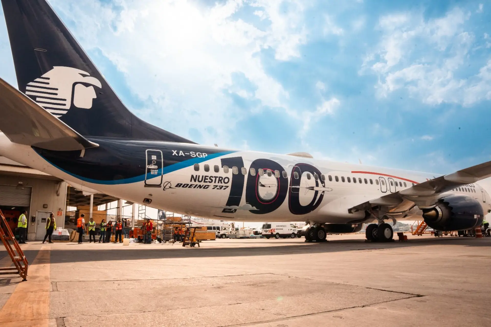 Aeroméxico celebra la llegada de su B737 número 100