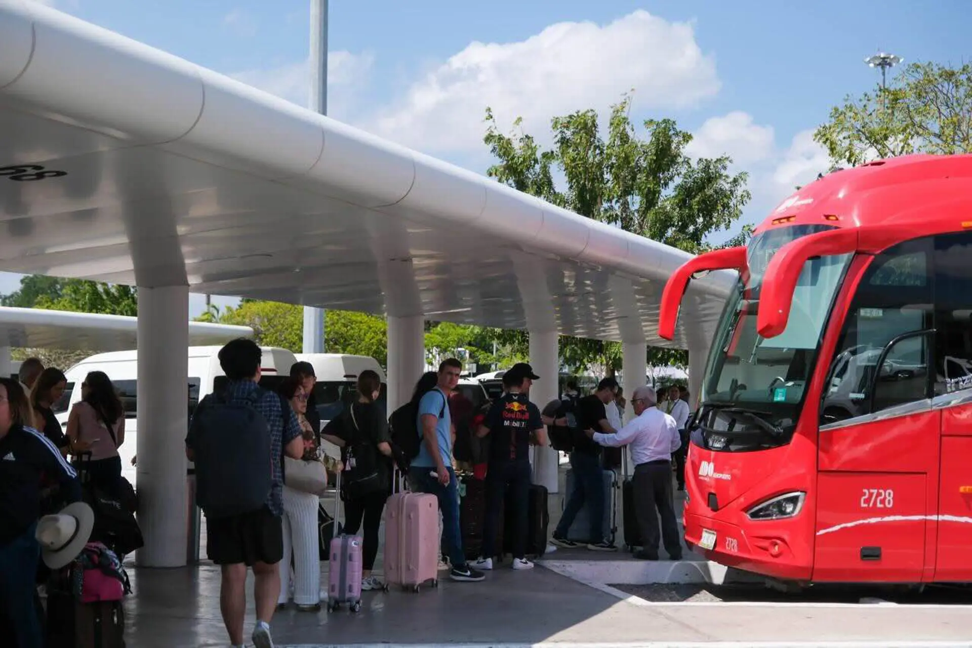 Nueva opción de movilidad del aeropuerto de Cancún a la zona hotelera