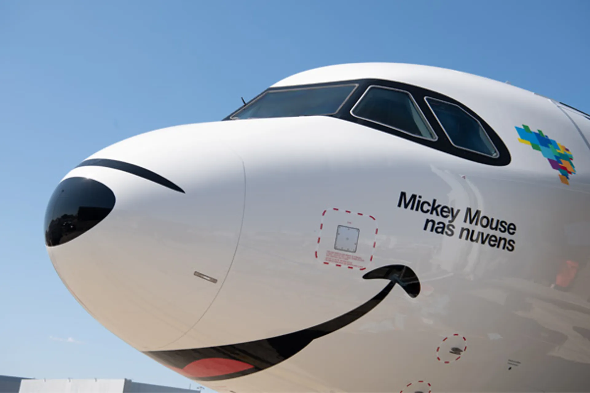 Azul pinta aviones con imágenes de Disney en búsqueda de sinergias