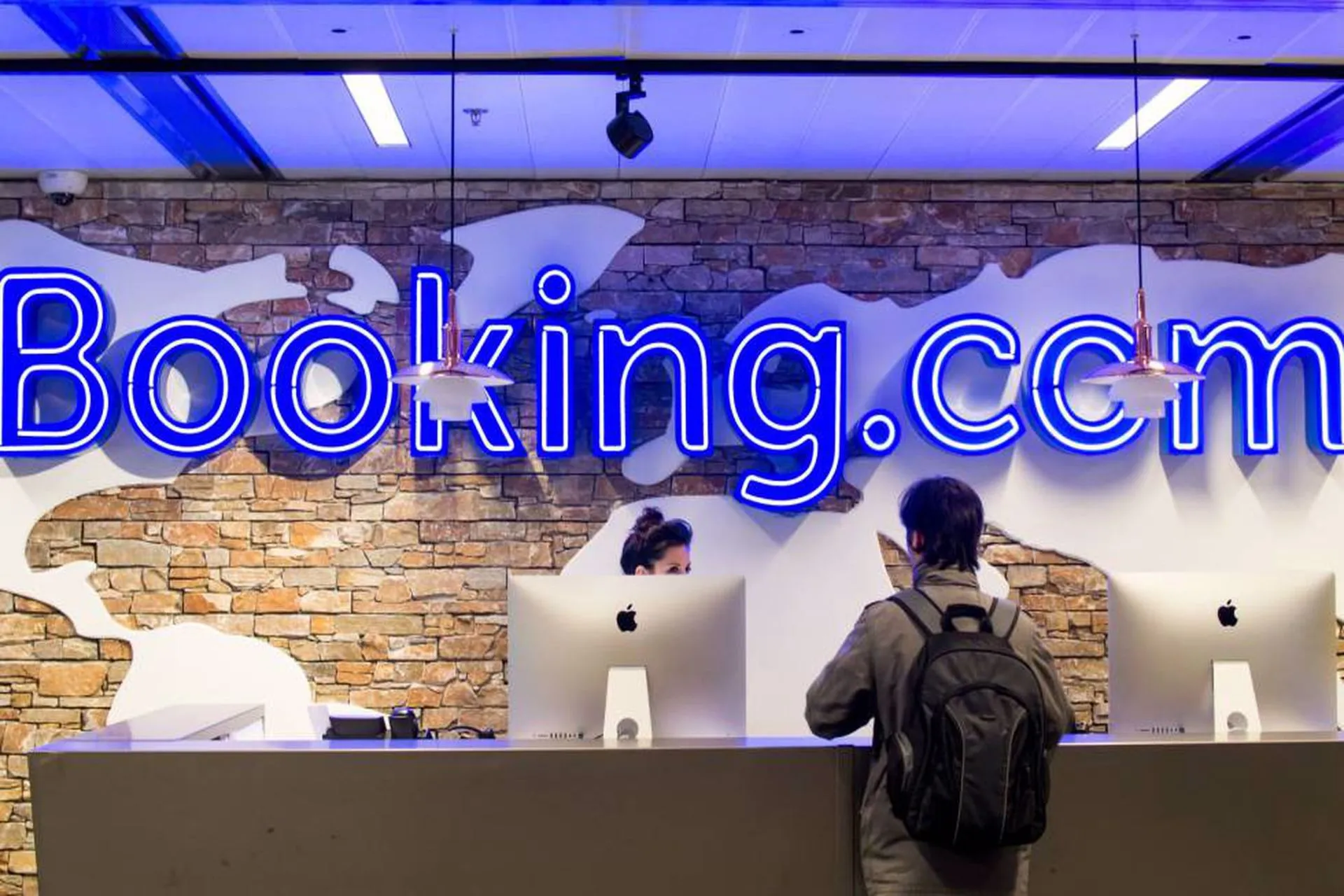 Booking pide a los hoteles un depósito como garantía de pagos