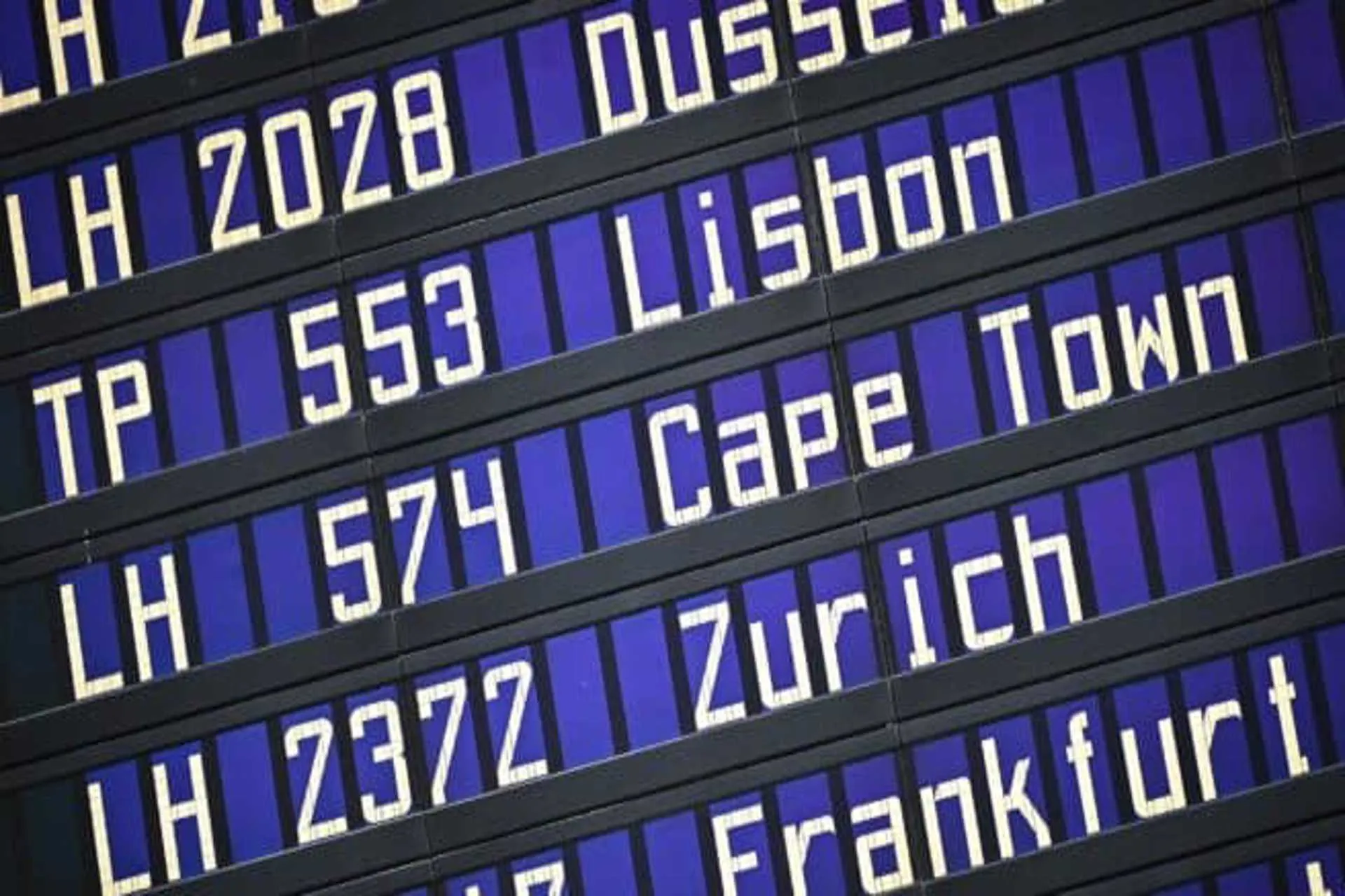 IATA y OMS coinciden en que cerrar las fronteras ante Omicron no sirve