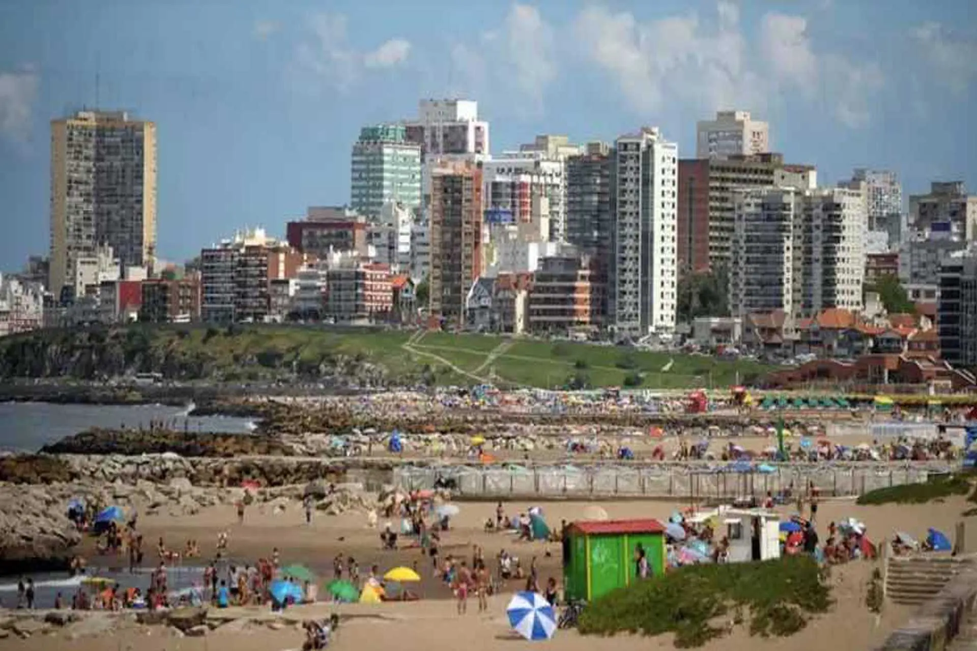 Mar del Plata no exigirá a turistas el pase sanitario como requisito