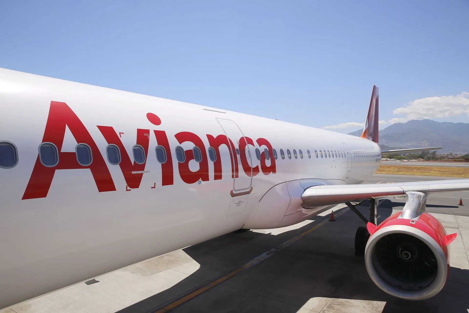 La filial de Avianca en Costa Rica quiere volar 2 rutas a Colombia
