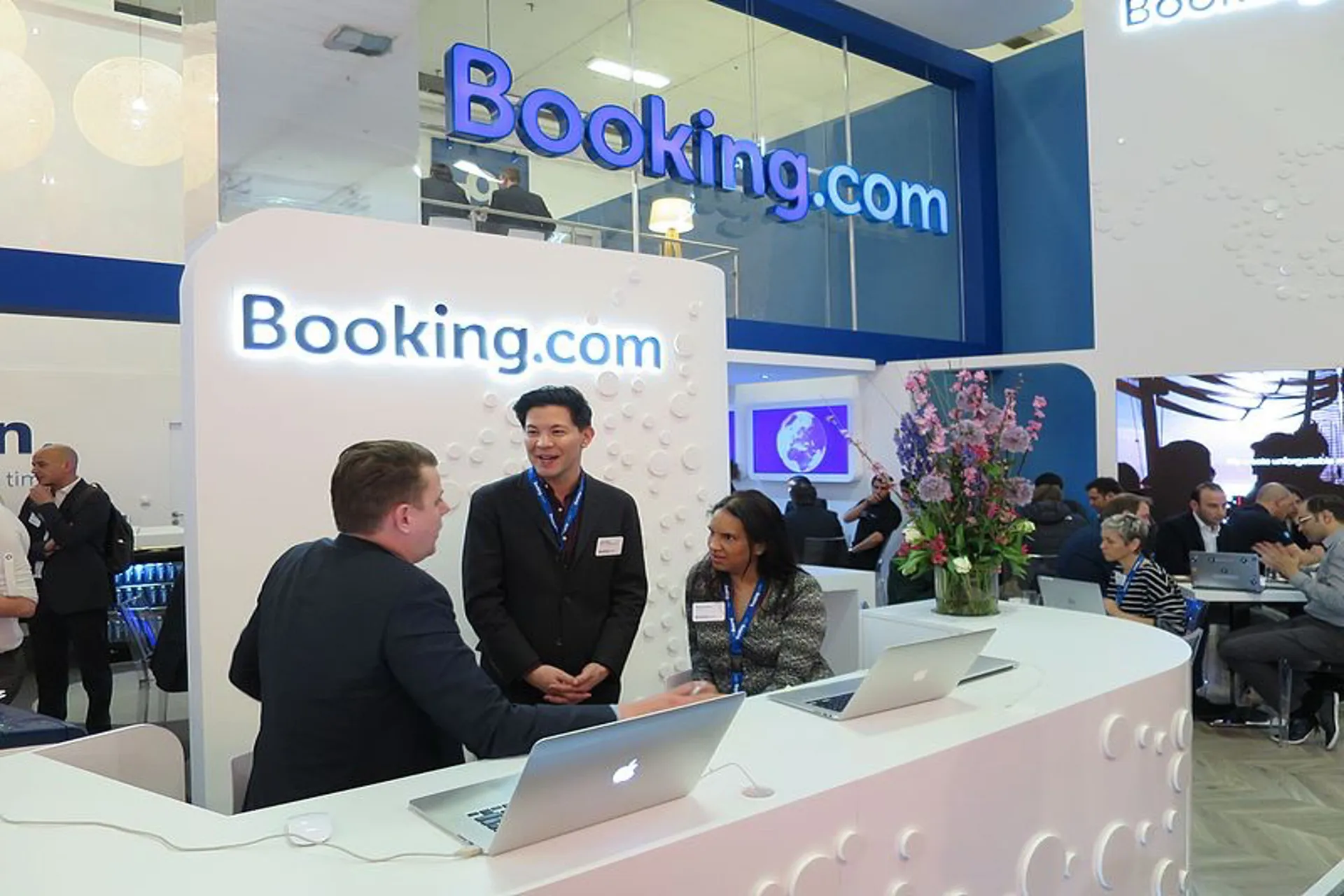 Booking se reorganiza y transfiere casi 3 mil puestos de trabajo