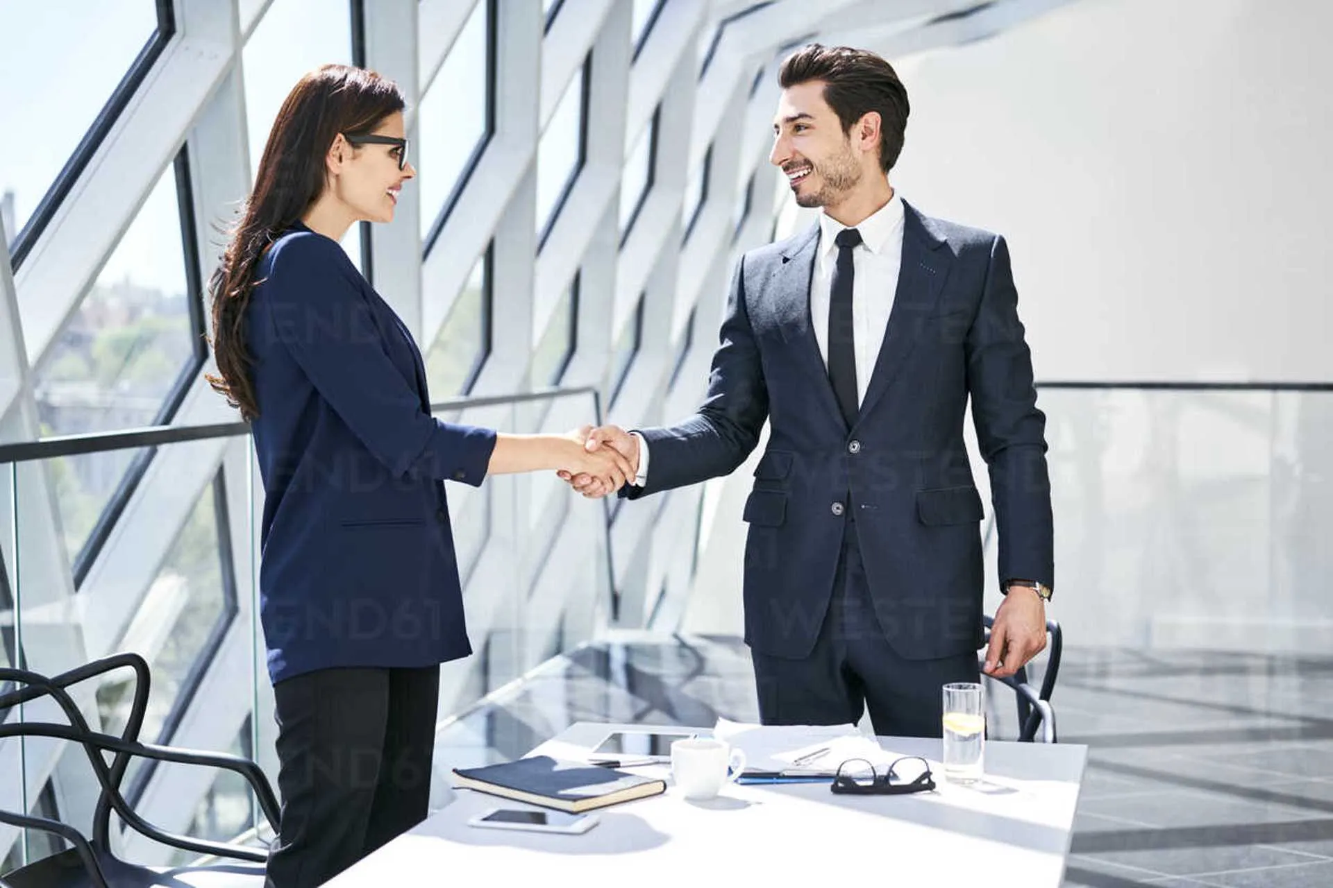 Virtual, o presencial?.  Que es mejor para hacer negocios en turismo?
