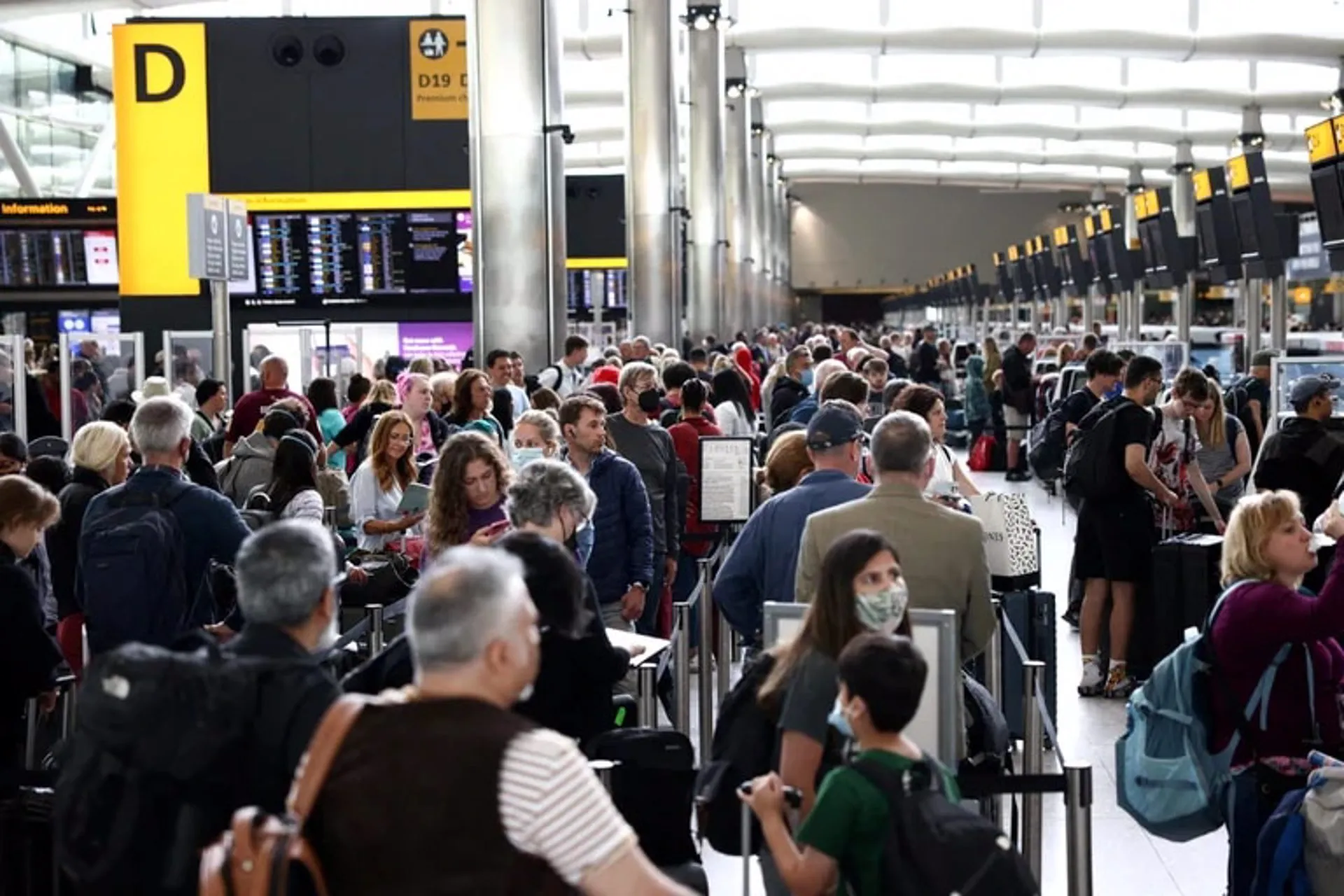 Demanda de viajes post pandemia colapsa el tráfico aéreo internacional