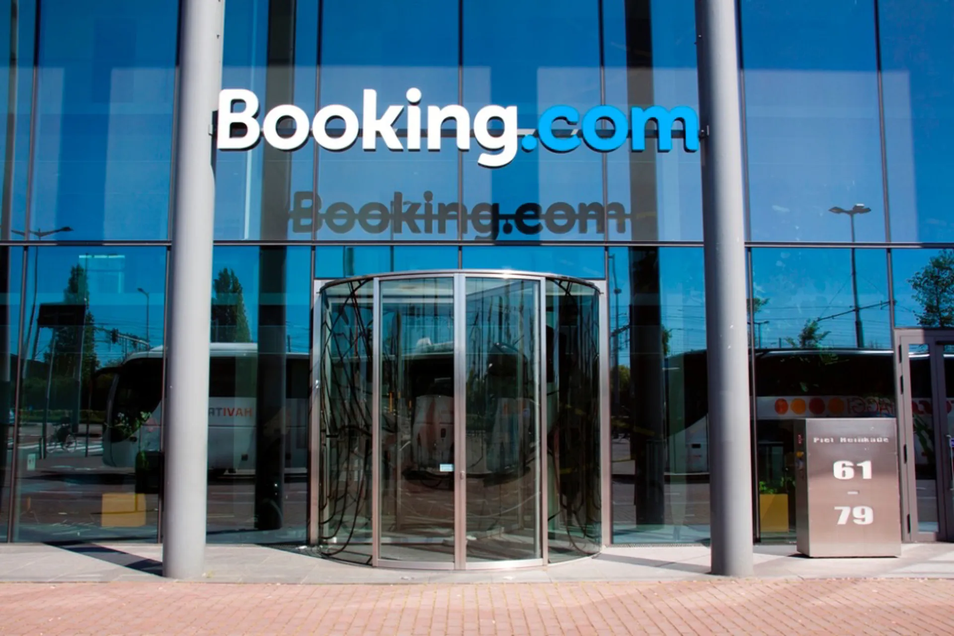 Booking impulsa los descuentos para captar una mayor demanda