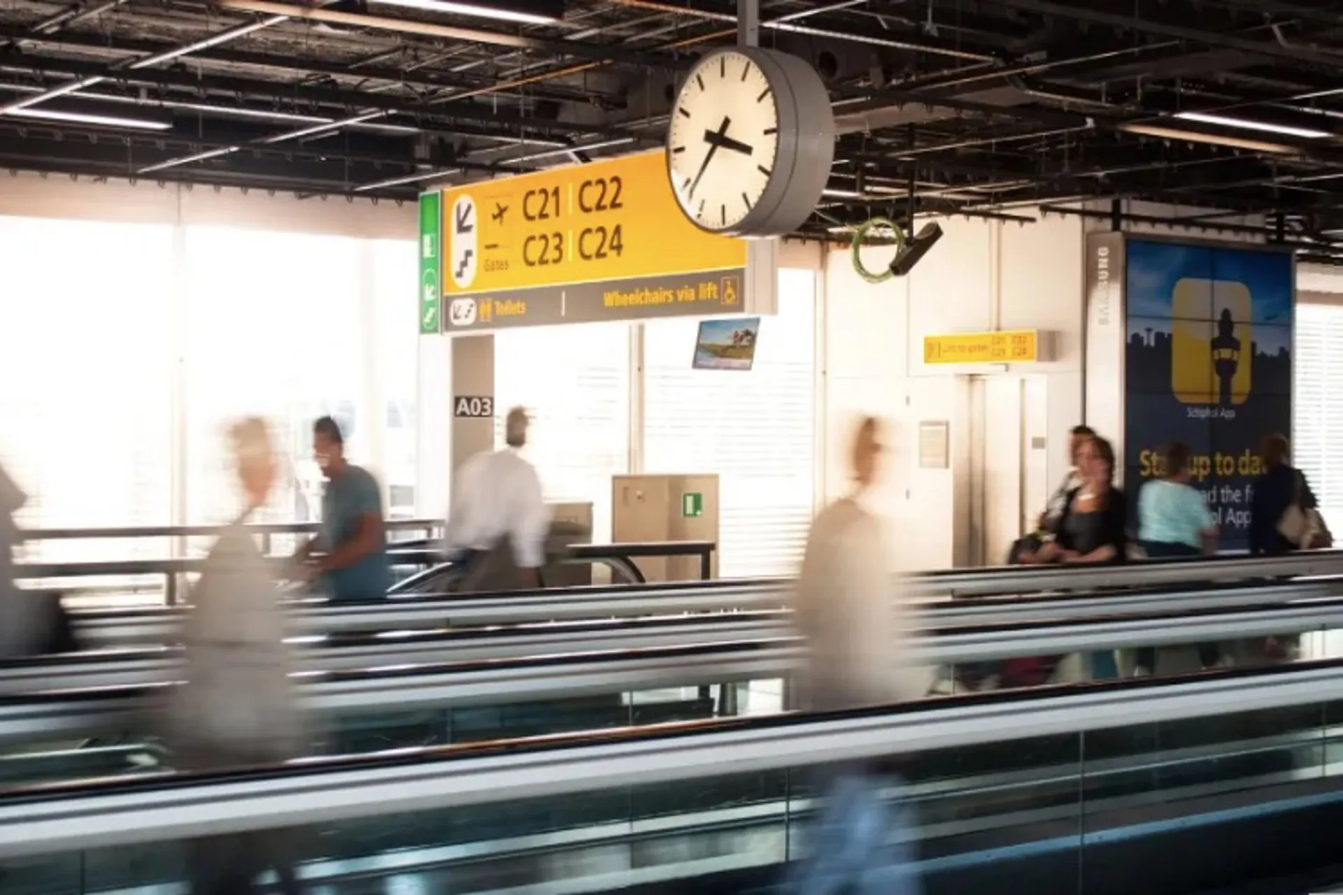 Viajes aéreos globales alcanzan el 75% del tráfico anterior al Covid