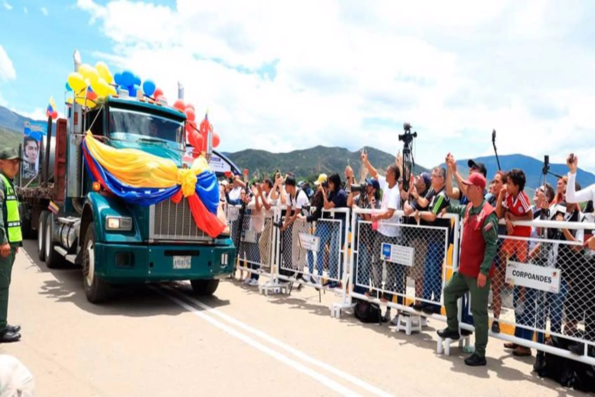  Colombia y Venezuela ponen al servicio el puente Atanasio Girardot