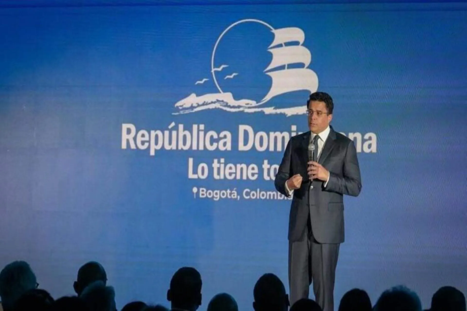 Ministro Collado presenta lo mejor de República Dominicana en ANATO