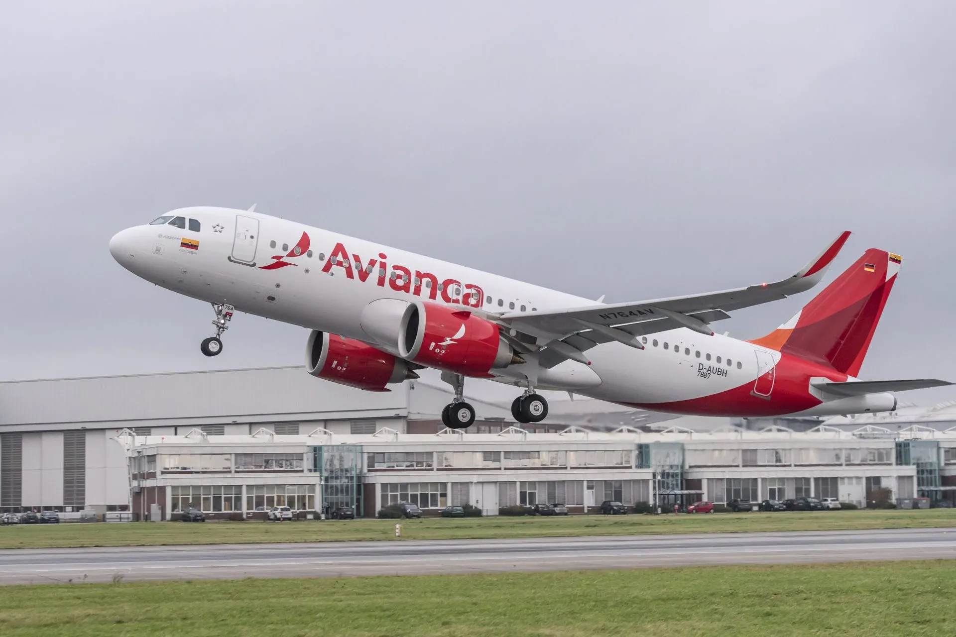 Cierre de Viva Air deja la apertura para Avianca y otras aerolíneas